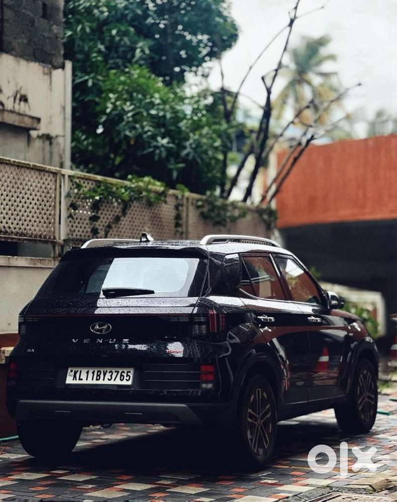 Hyundai Venue 2023 Petrol Well Maintained