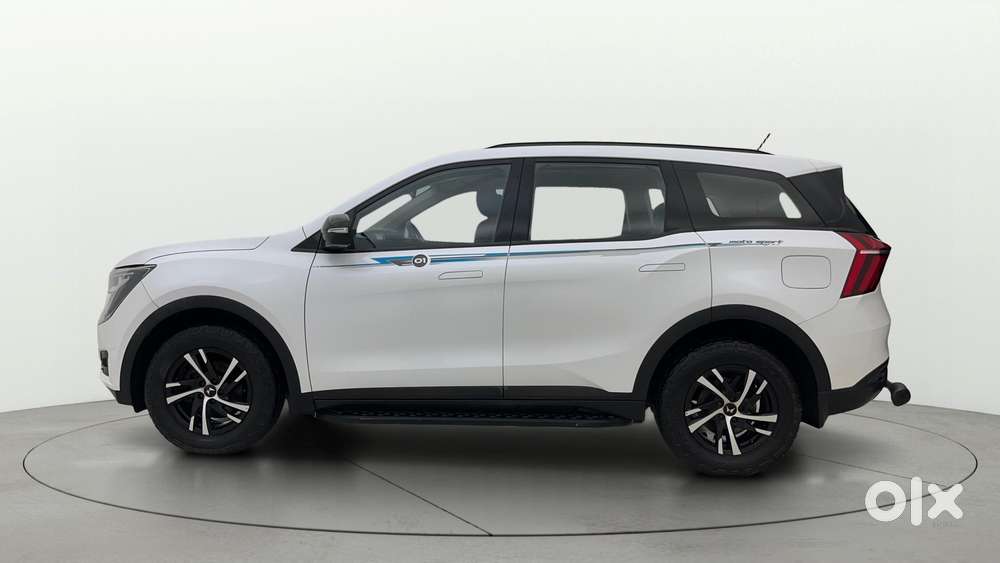 Mahindra Xuv700 2.0 Mx Petrol Mt 5 Str, 2022, Petrol