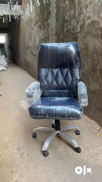 Boss discount chair price