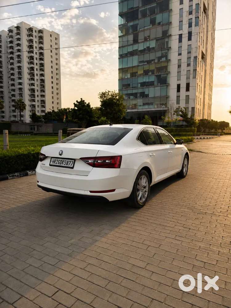 Skoda Superb (l&k) December 2017  1.8 Tsi Dsg Petrol Top-end Variant