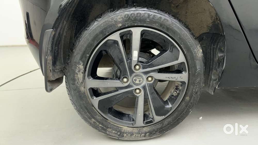 Tata Altroz 1.2 Xza Plus Dark Edition Dct, 2022, Petrol