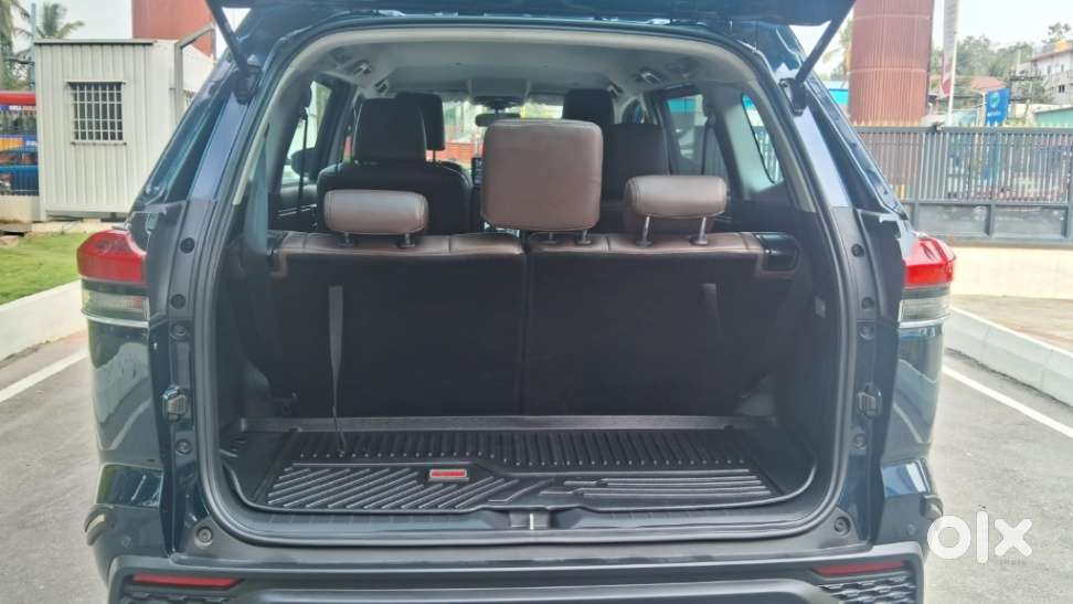 Toyota Innova Hycross 7s Option, 2025, Petrol