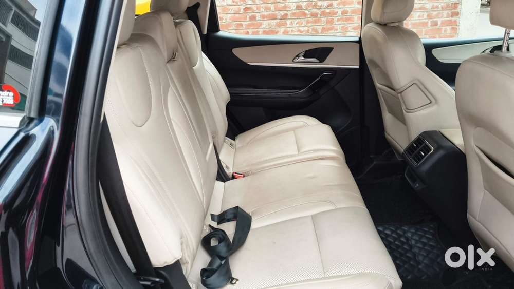 Mahindra Xuv700 2024 Diesel Well Maintained