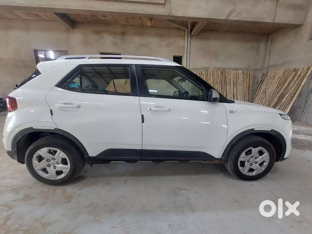 Hyundai Venue 2020 Last, New Tyre, New Insurence Diesel Manual