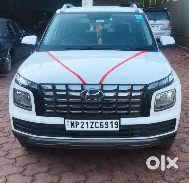 Hyundai Venue 2023 Petrol 11500 Km Driven