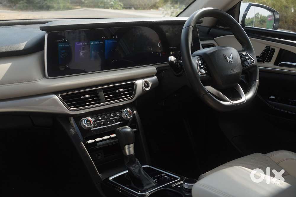 Mahindra Xuv700 2.0 Ax 7 Petrol At Luxury Pack Str, 2024, Petrol