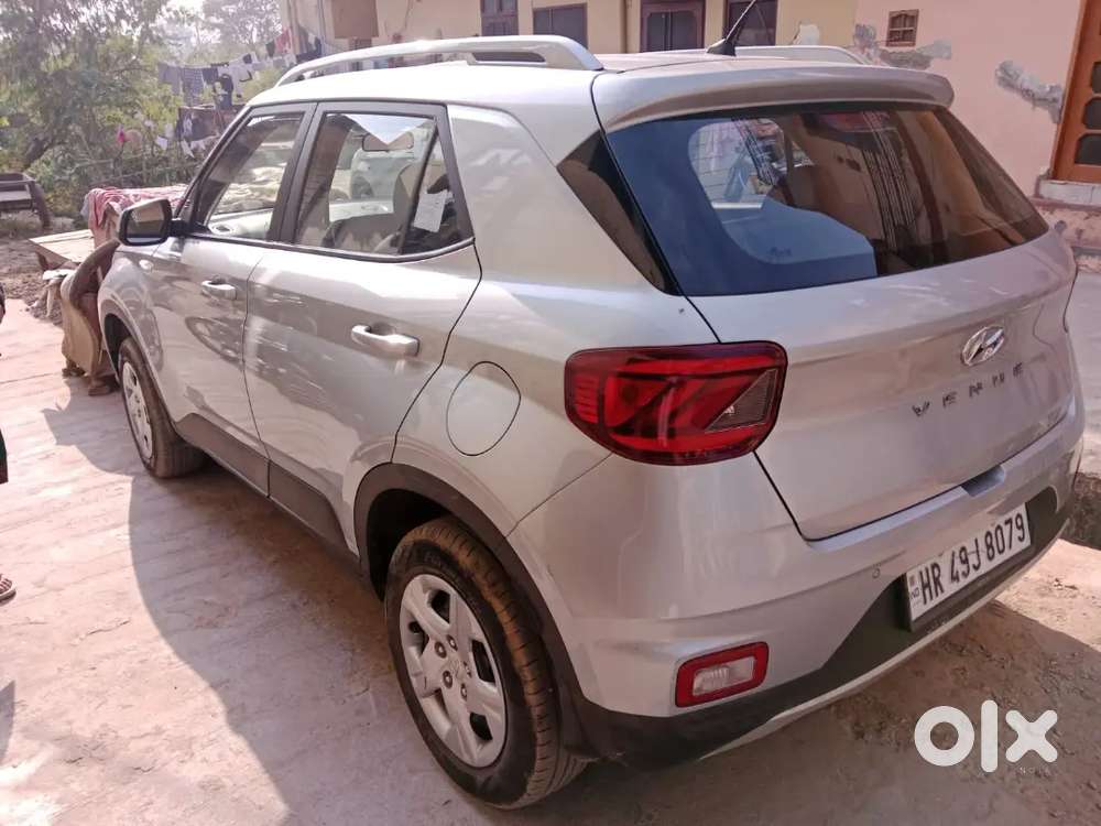 Hyundai Venue 2022 Petrol 22000 Km Driven
