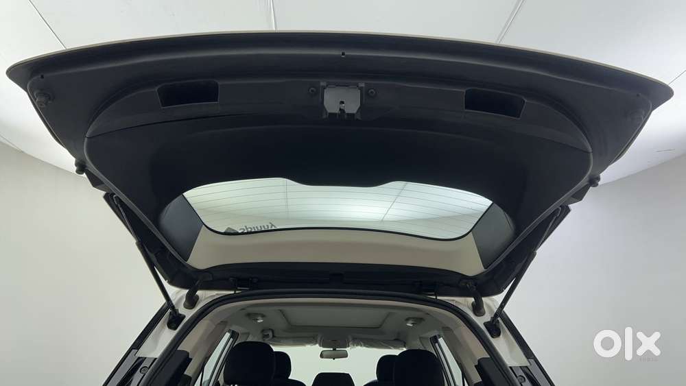 Mahindra Xuv700 2.0 Ax 5 Petrol Mt Str, 2022, Petrol