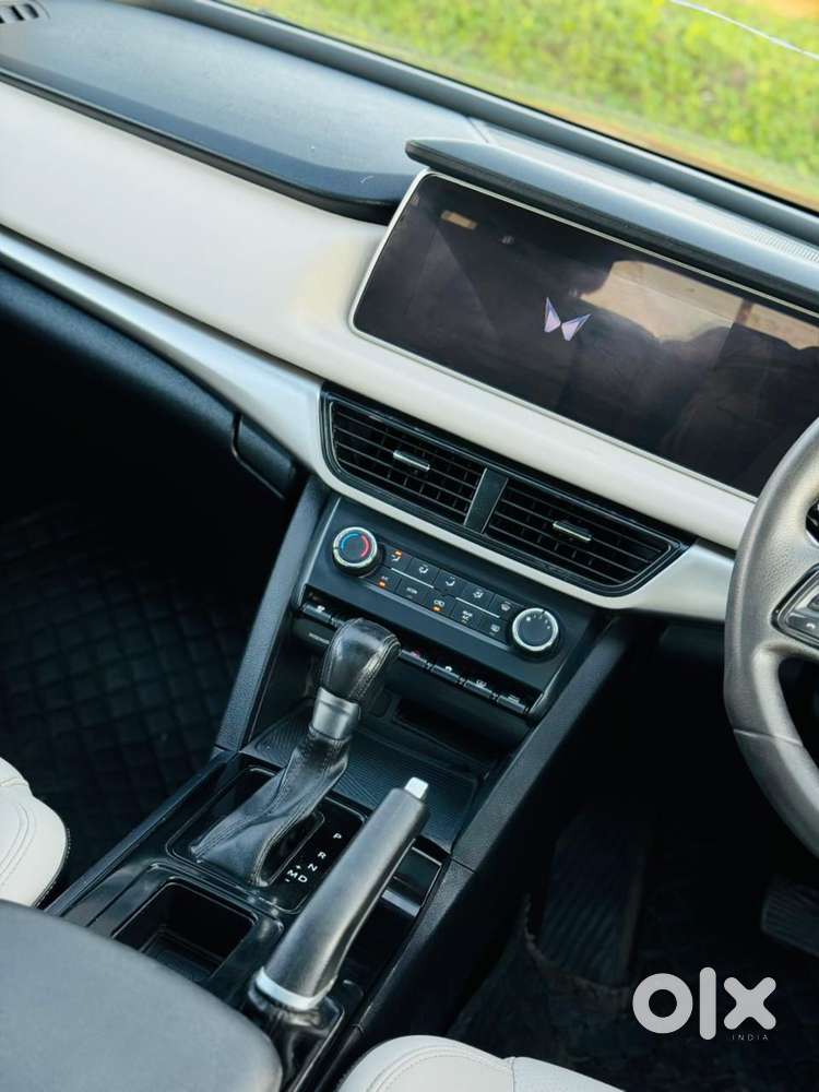 Mahindra Xuv700 2.2 Ax 3 Diesel At 5 Str, 2022, Diesel