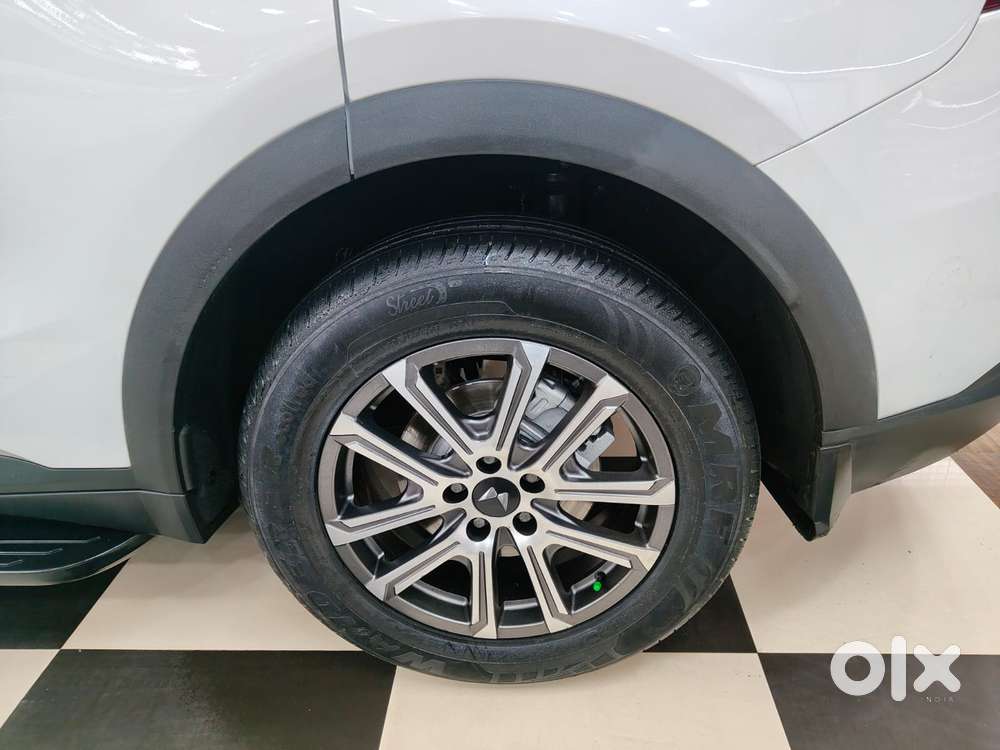 Mahindra Xuv700 2.0 Ax 7 Petrol At Luxury Pack Str, 2024, Petrol