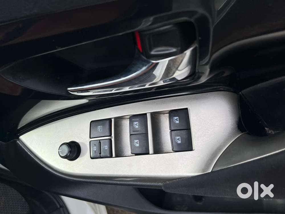 Innova Crysta 2016 V