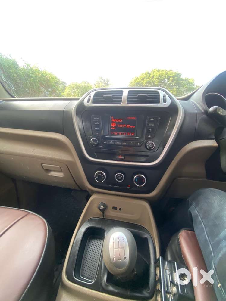Mahindra Tuv 300 2017