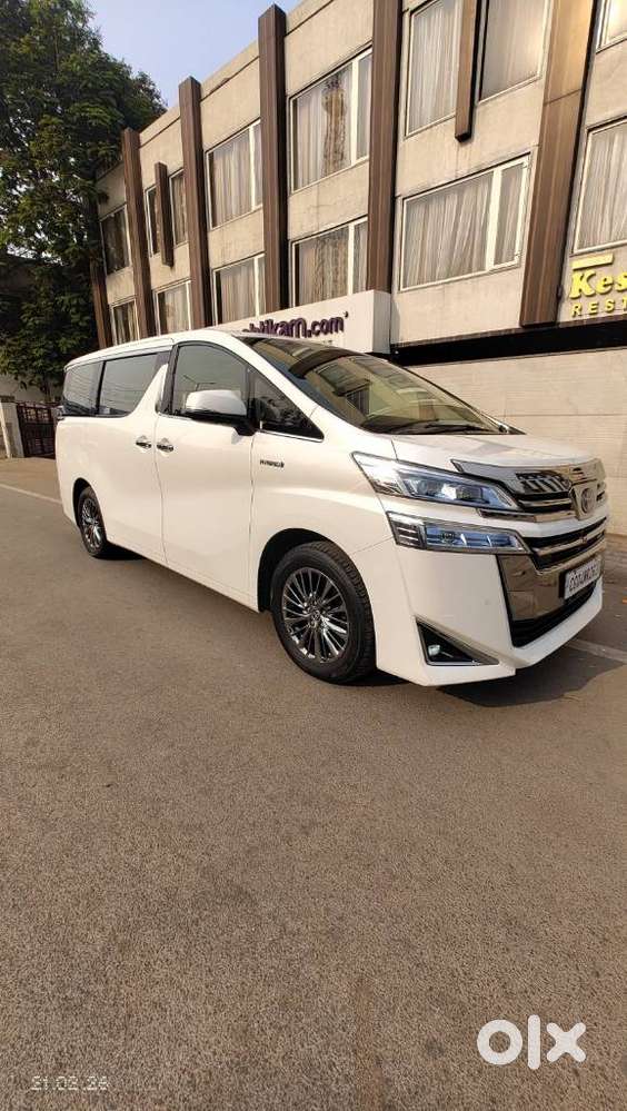 Toyota Vellfire 2.5 Hybrid, 2022, Petrol