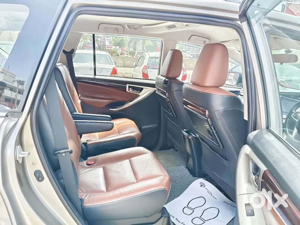 Toyota Innova Crysta 2.8 Zx At 7 Seater, 2016, Diesel