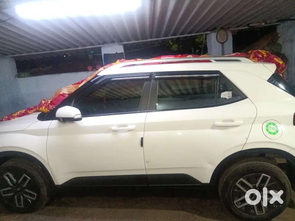 Hyundai Venue 2022 Petrol Well Maintained