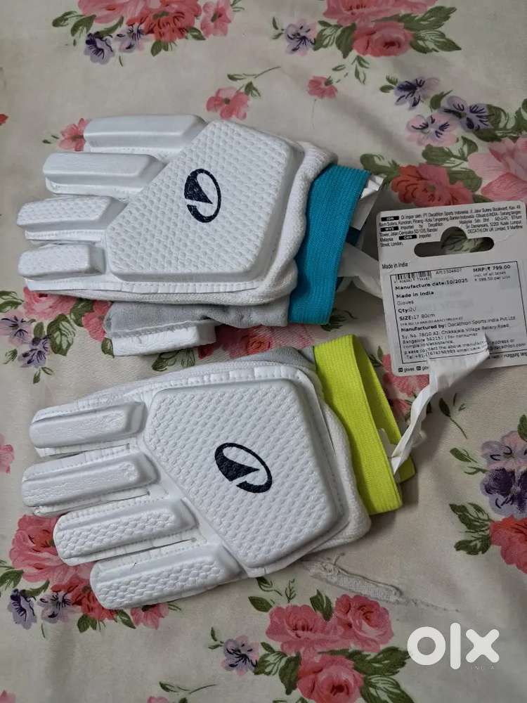 Decathlon batting gloves for kids
