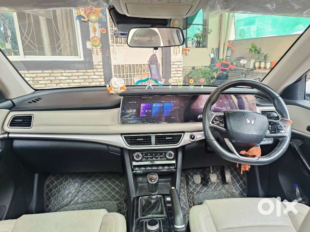 Mahindra Xuv700 Ax7 2022