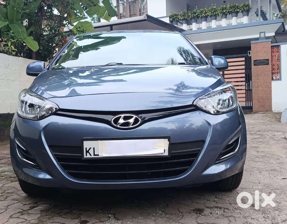 Very Low Km Driven Lady Used Excellent Mint Condition I20 Magna Ptrol