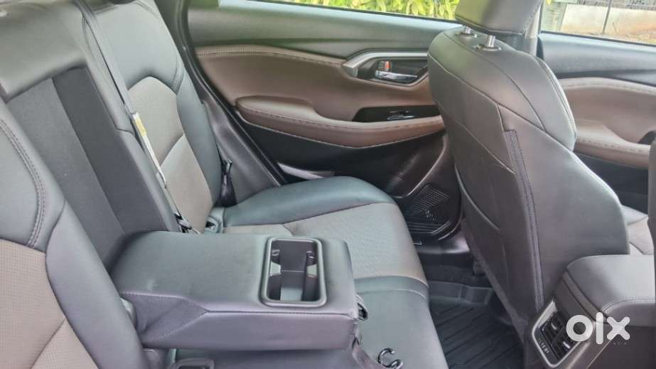 Toyota Urban Cruiser Hyryder 1.5 V Hybrid, 2024, Petrol