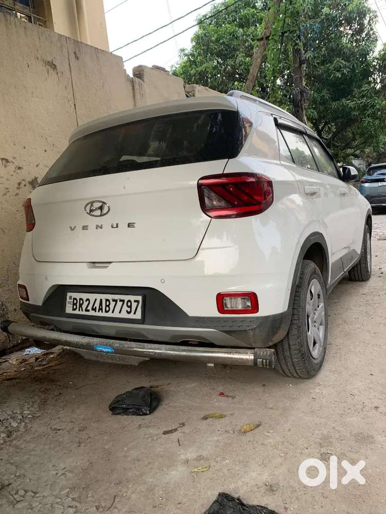 Hyundai Venue 1st Owner 2020 18000km Petrol Service Records