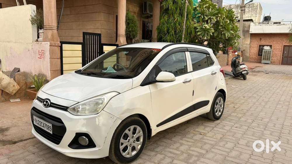 Hyundai Grand I10 Sportz  (push Button Start)
