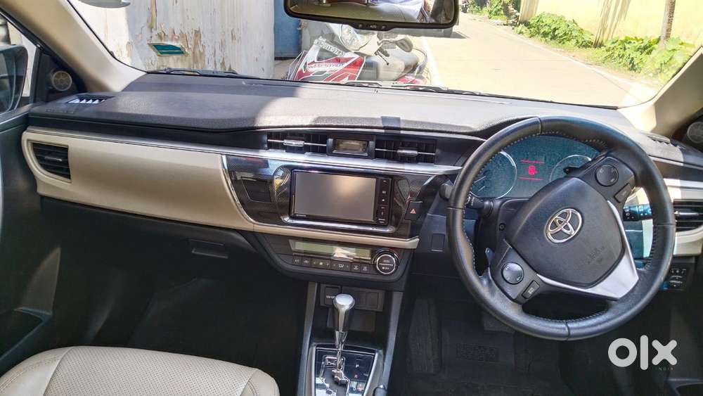 Toyota Corolla Altis 2013-2017 G At, 2015, Petrol