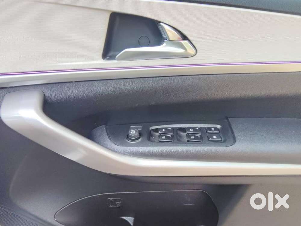 Mahindra Xuv700 2.2 Ax 3 Diesel At 5 Str, 2022, Diesel