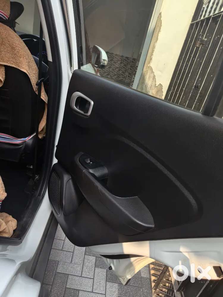 Hyundai Venue 2020 Petrol Well Maintained,