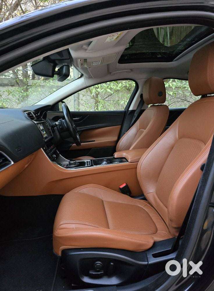 Jaguar Xe Portfolio, 2017, Petrol