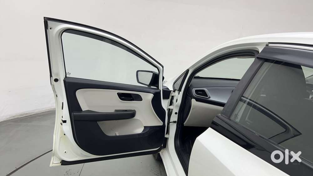 Tata Altroz 1.2 Xm Plus, 2023, Petrol