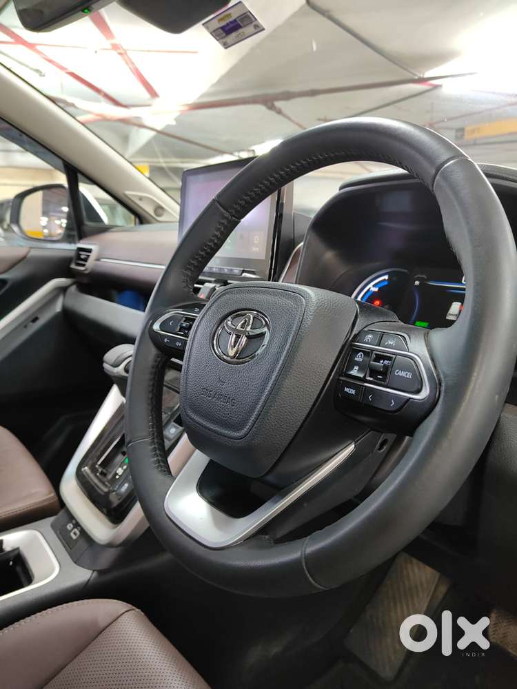 Toyota Innova Hycross 2.0 Zx Hybrid 7 Str, 2025, Cng & Hybrids