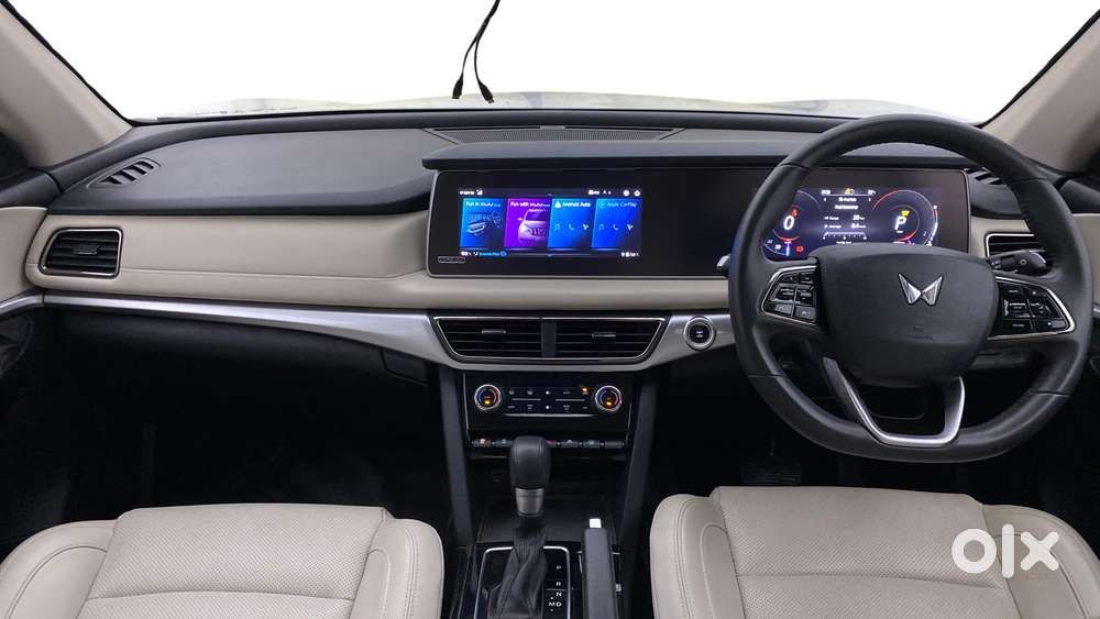 Mahindra Xuv700 2.0 Ax 7 Petrol At Str, 2024, Petrol