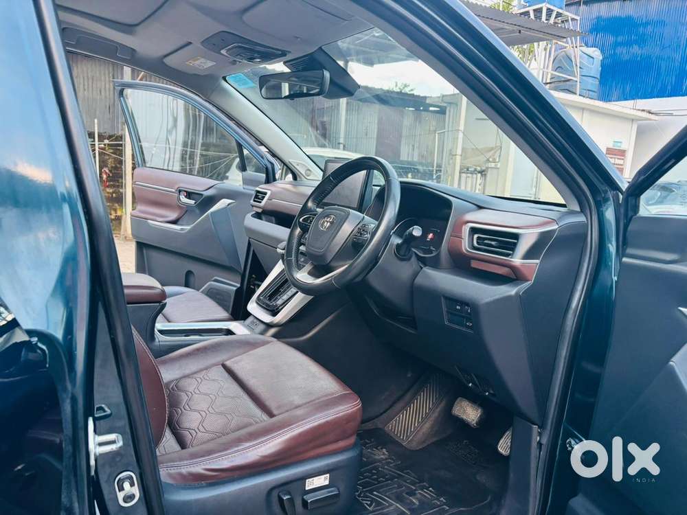 Toyota Innova Hycross 2.0 Zx (o) Hybrid 7 Str, 2023, Petrol