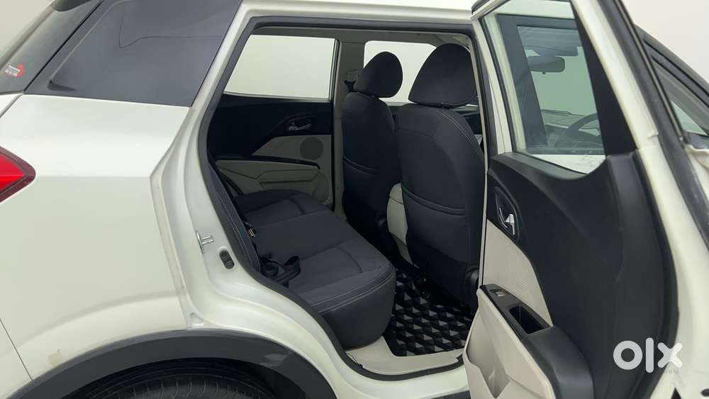 Mahindra Xuv300 W8 Amt Optional Diesel, 2022, Petrol