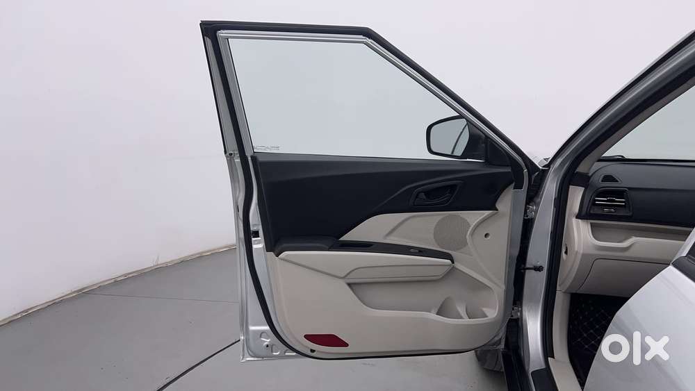 Mahindra Xuv300 W6, 2023, Petrol
