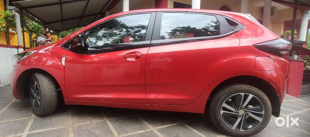 Tata Altroz Xz Plus I Turbo 2022 Downtown Red Colour ( Black Top)