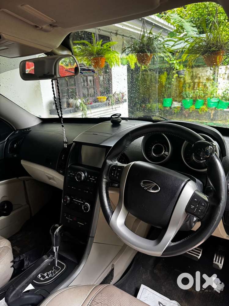Mahindra Xuv500 2016 Diesel 75000 Km Driven