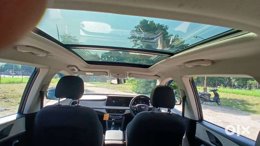 Mahindra Xuv700 2.2 Ax 5 Diesel At Str, 2022, Diesel