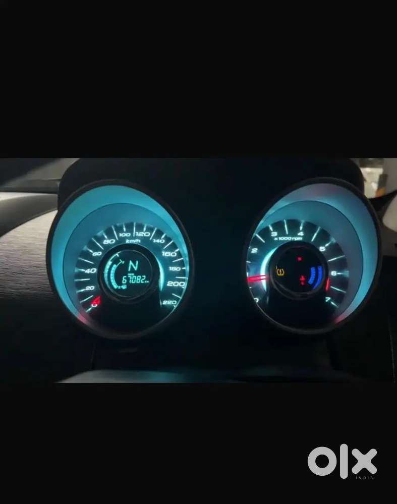 2016 Mahindra Xuv500 W10 Manual  7-seater  Diesel  ₹ 8.15