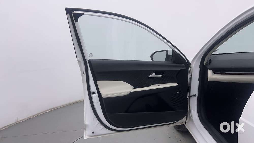 Hyundai Verna 1.5 Sx (o) Vtvt Ivt, 2023, Petrol