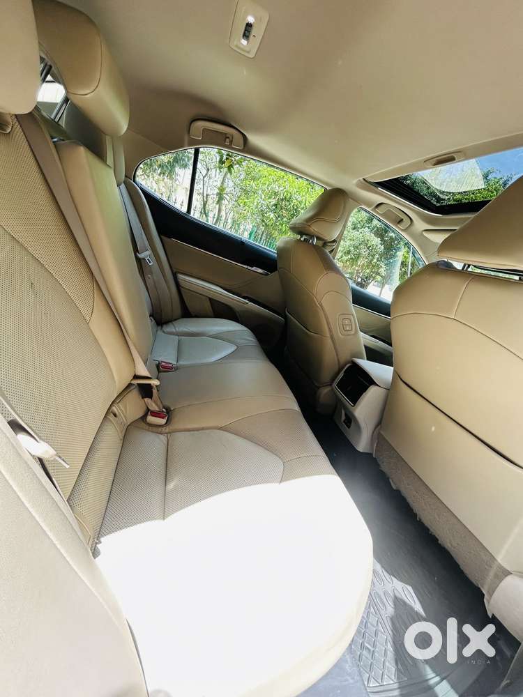 Toyota Camry 2.5 Hybrid, 2022, Cng & Hybrids