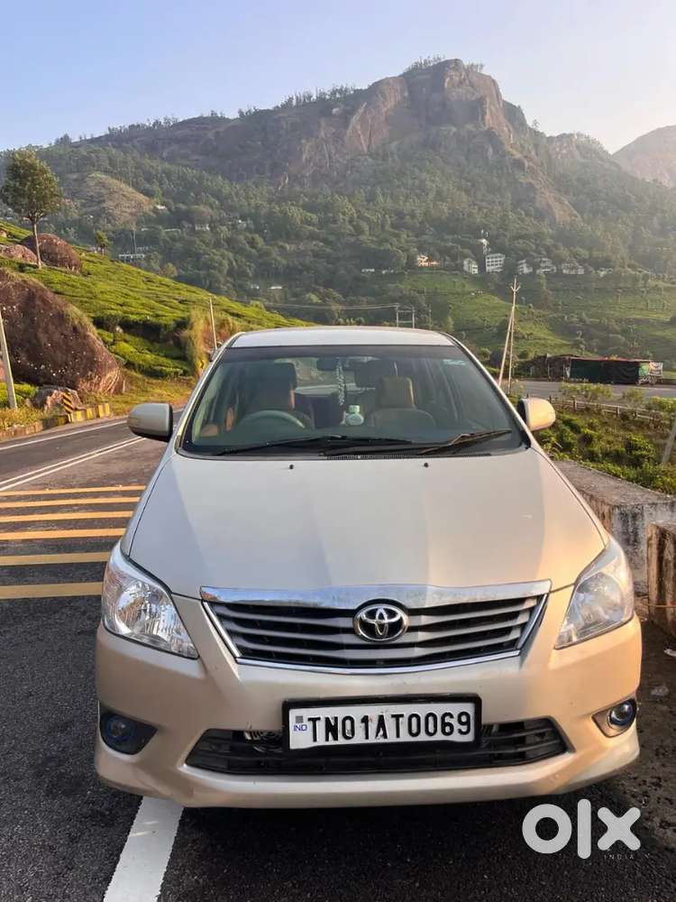 Toyota Innova V 2012