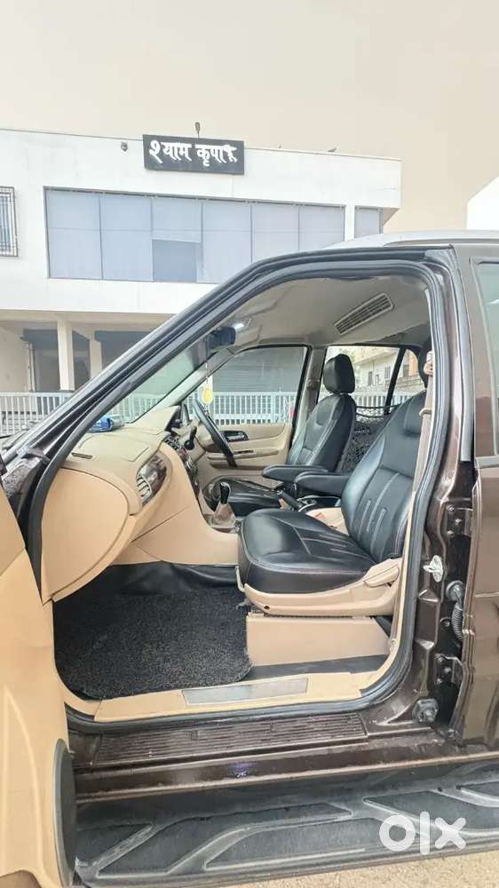 Tata Safari Storme L 2014