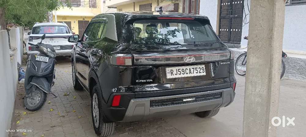 A Black Hyundai Creta Suv