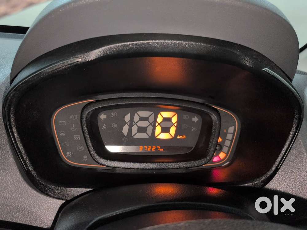 Renault Kwid 2019-ongoing 1.0 Rxt Amt (o), 2018, Petrol