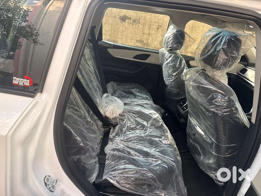 Mahindra Xuv700 2.0 Ax 5 Petrol At Str, 2026, Petrol