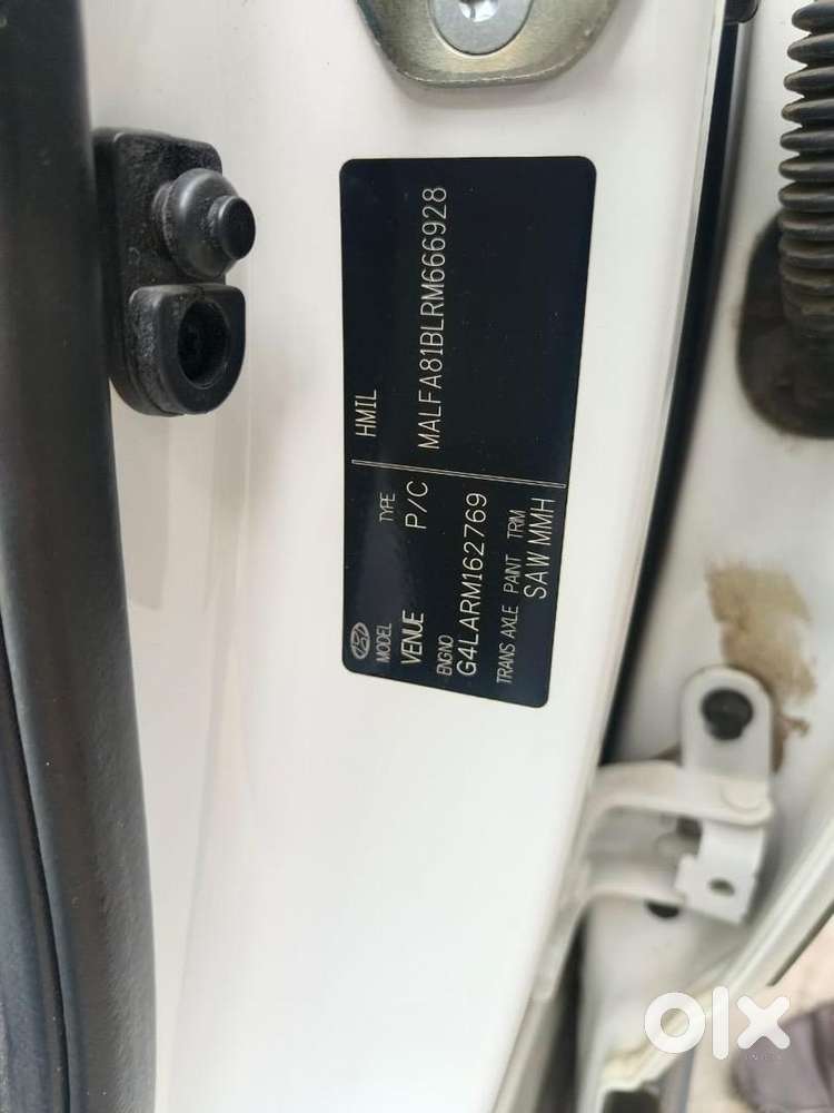 Hyundai Venue 2024 Petrol 10000 Km Driven