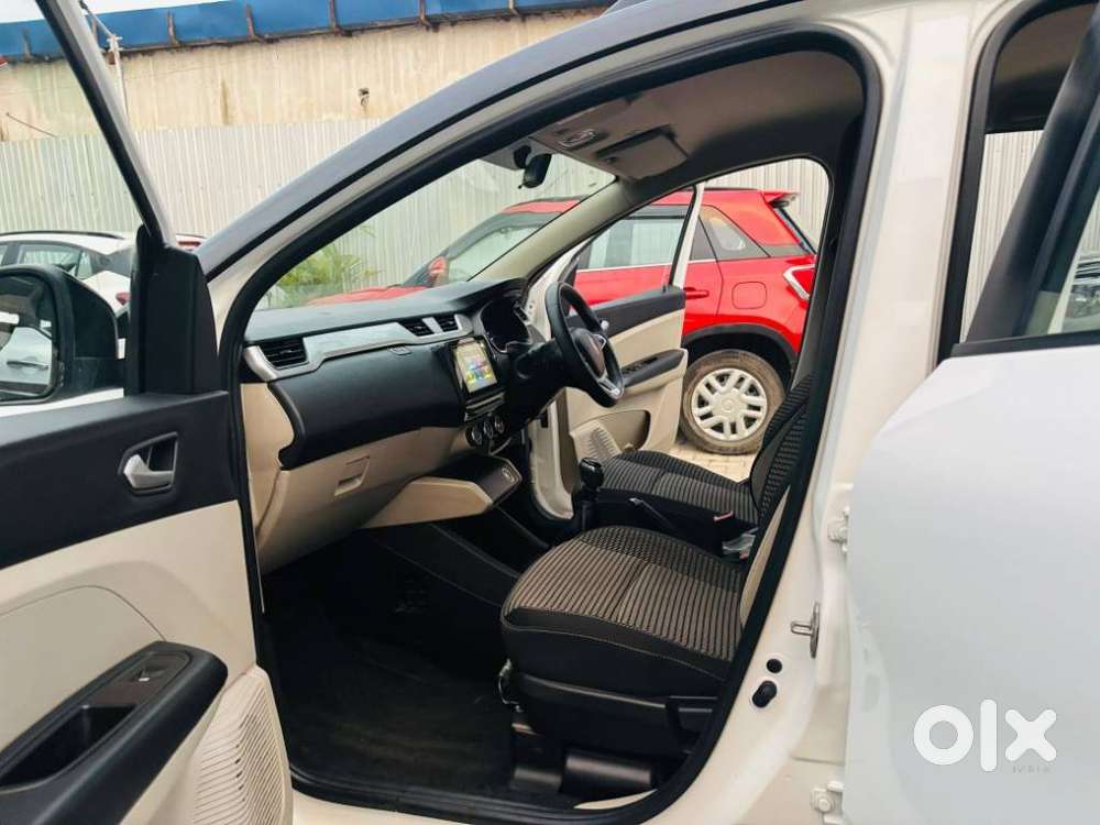 Renault Triber Rxz, 2023, Petrol