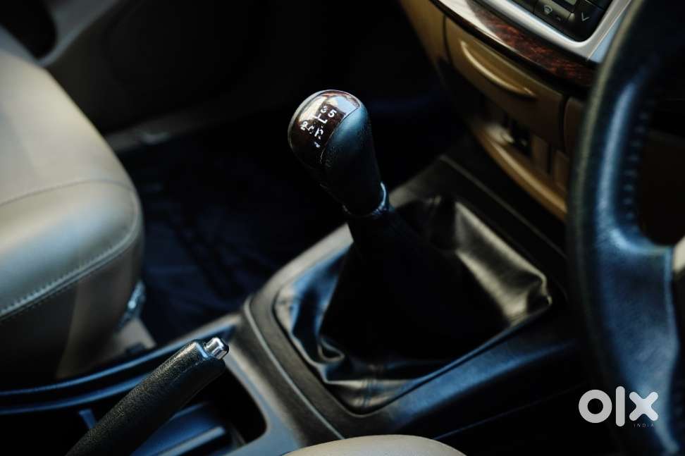 Toyota Innova 2.5 Z Diesel 7 Seater Bs Iv, 2015, Diesel