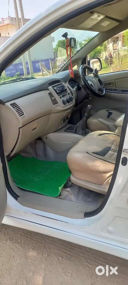 Toyota Innova 2.5 G 2012 (10)